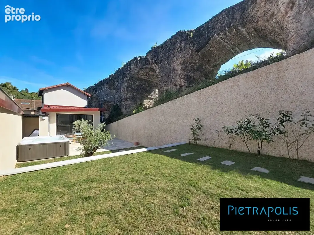 Maison 4 pièces 118 m² à vendre à Sainte-Foy-Les-Lyon (69110) - photo 1