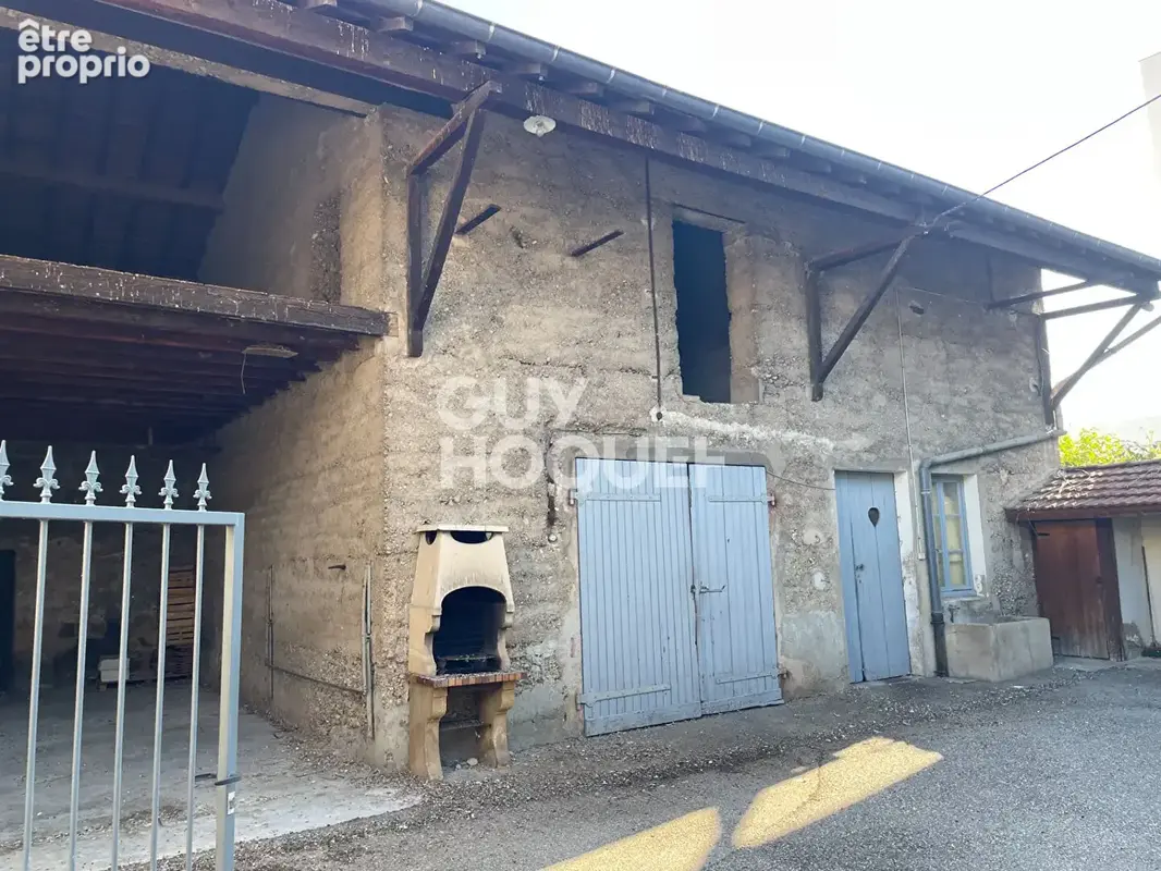 Immeuble avec commerce , logement et dépendance à Saint Laurent de Mure - Réf 4730 - 395 000 - photo 8