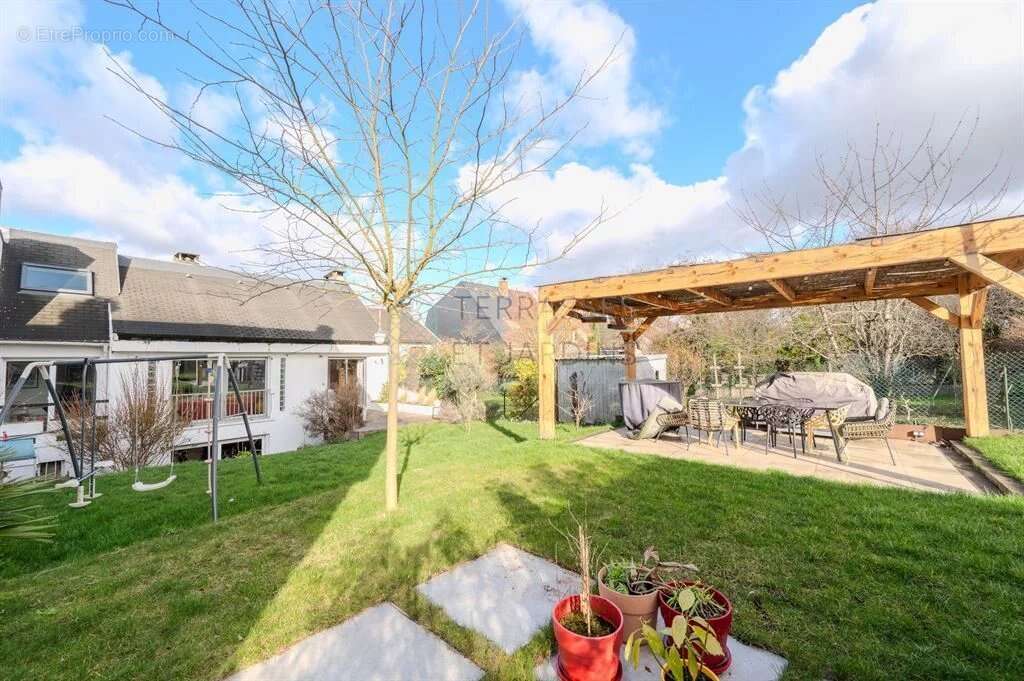 Maison à L'HAY-LES-ROSES