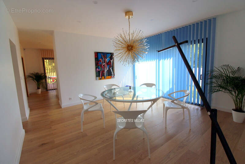 Maison à FARGUES-SAINT-HILAIRE