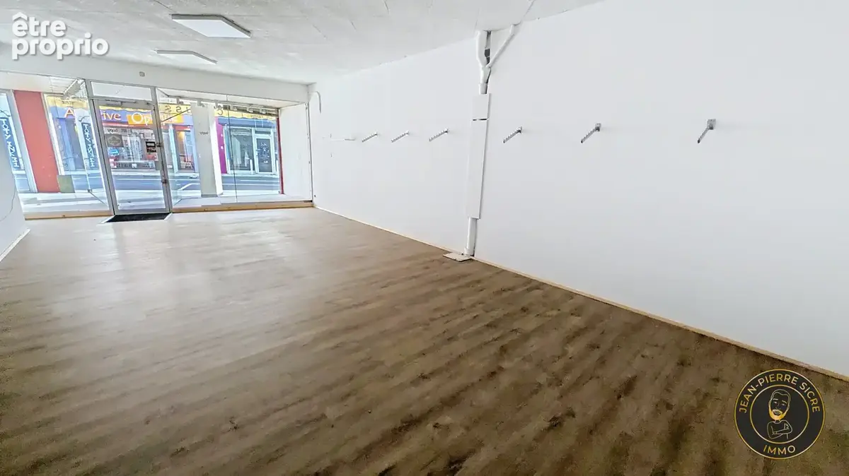 Auterive centre — deux locaux commerciaux réunissables, 160 m2, vitrines sur rue - photo 2