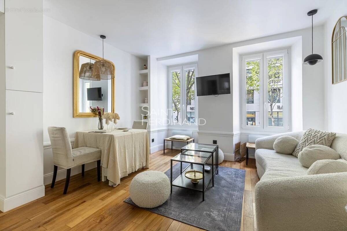 Appartement à PARIS-8E