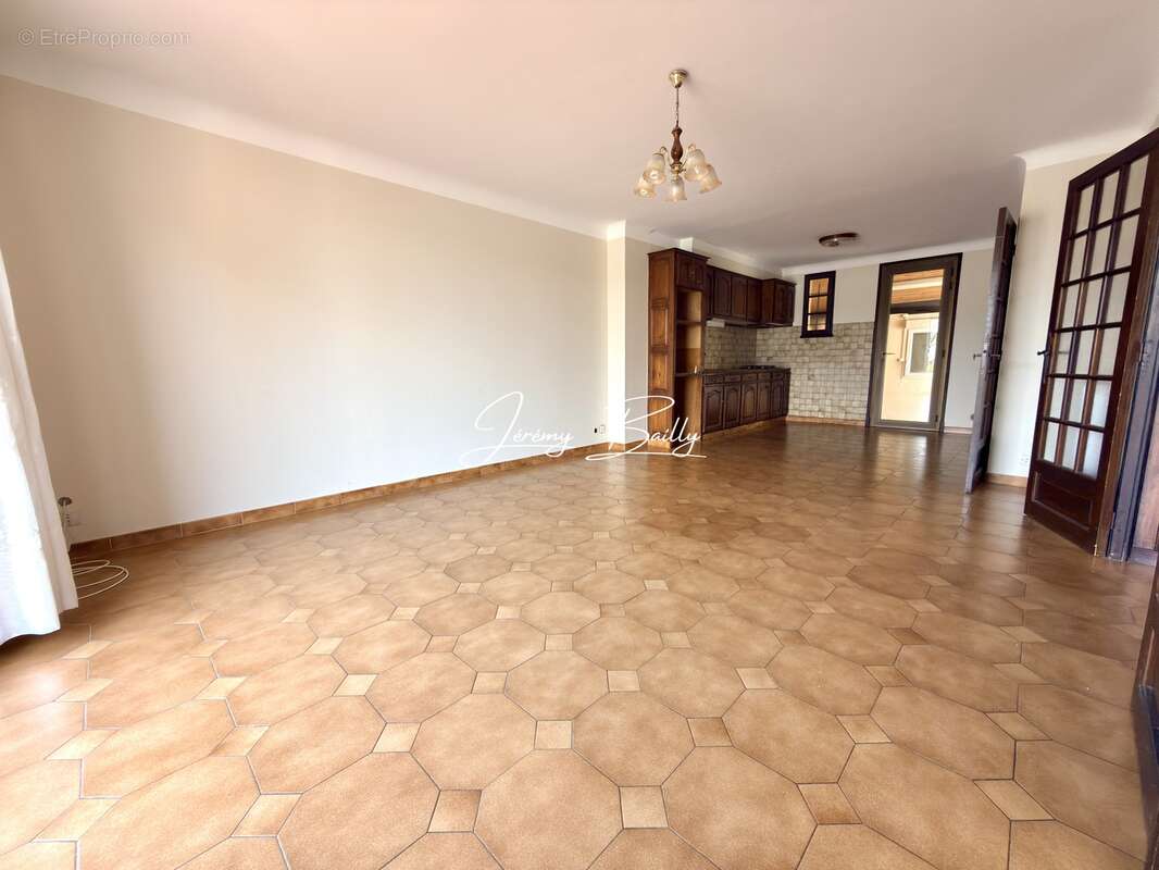 Maison à SAINT-ESTEVE