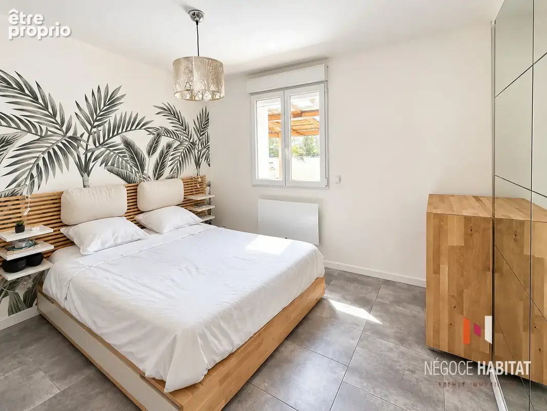 Maison de plain-pied 100 m2 avec piscine, terrain 650 m2 , proche centre du village - photo 4