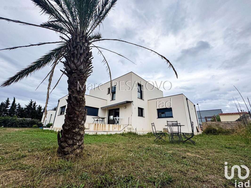 Photo 3 - Commerce à TORREILLES