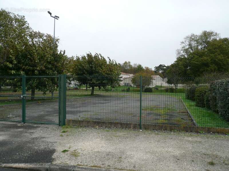 Terrain à CHATEAUBERNARD