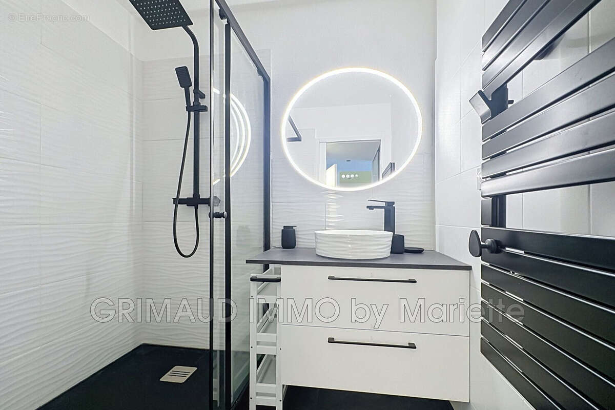 Appartement à GRIMAUD