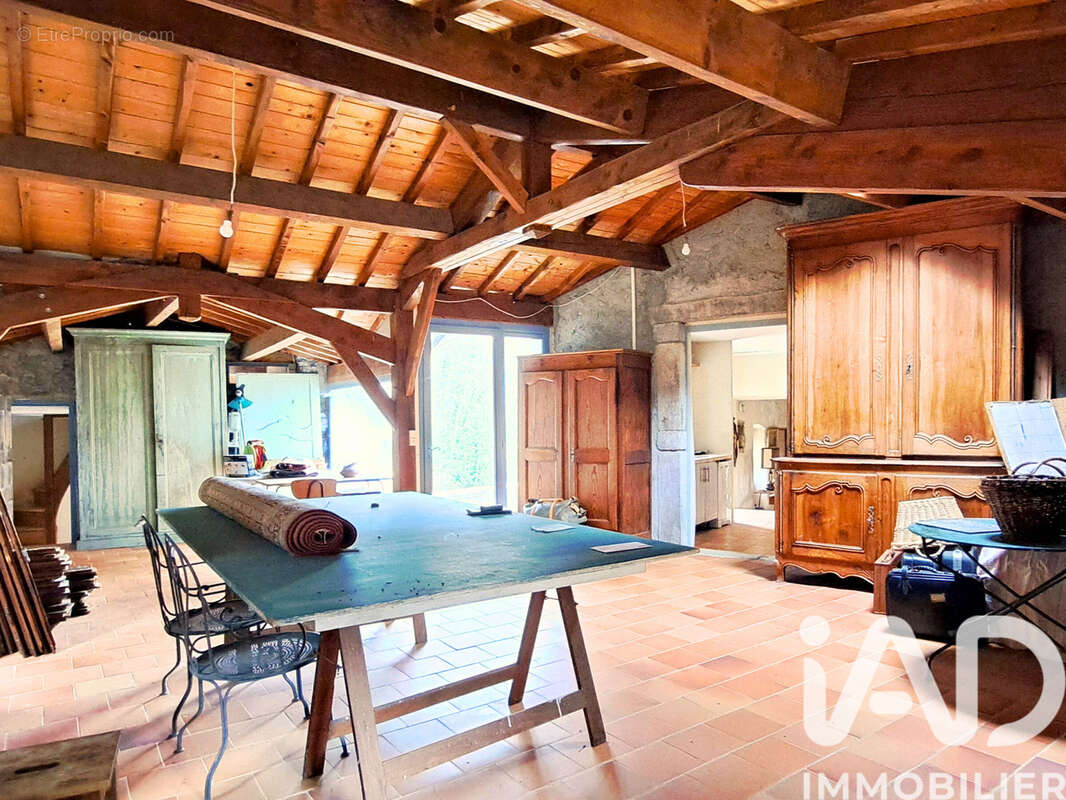 Maison 249 m² à Cros  - photo 4