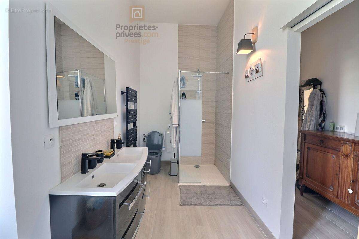 Maison bourgeoise de 380 m2 sur 3 niveaux avec de nombreuses possibilités - photo 15