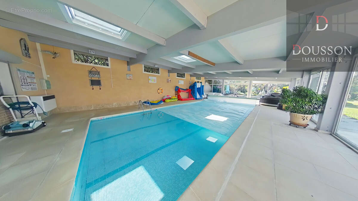 A VENDRE-MAGNANERIE DE CHARME  9.5 hectares   surface 585 m2 habitables - photo 9