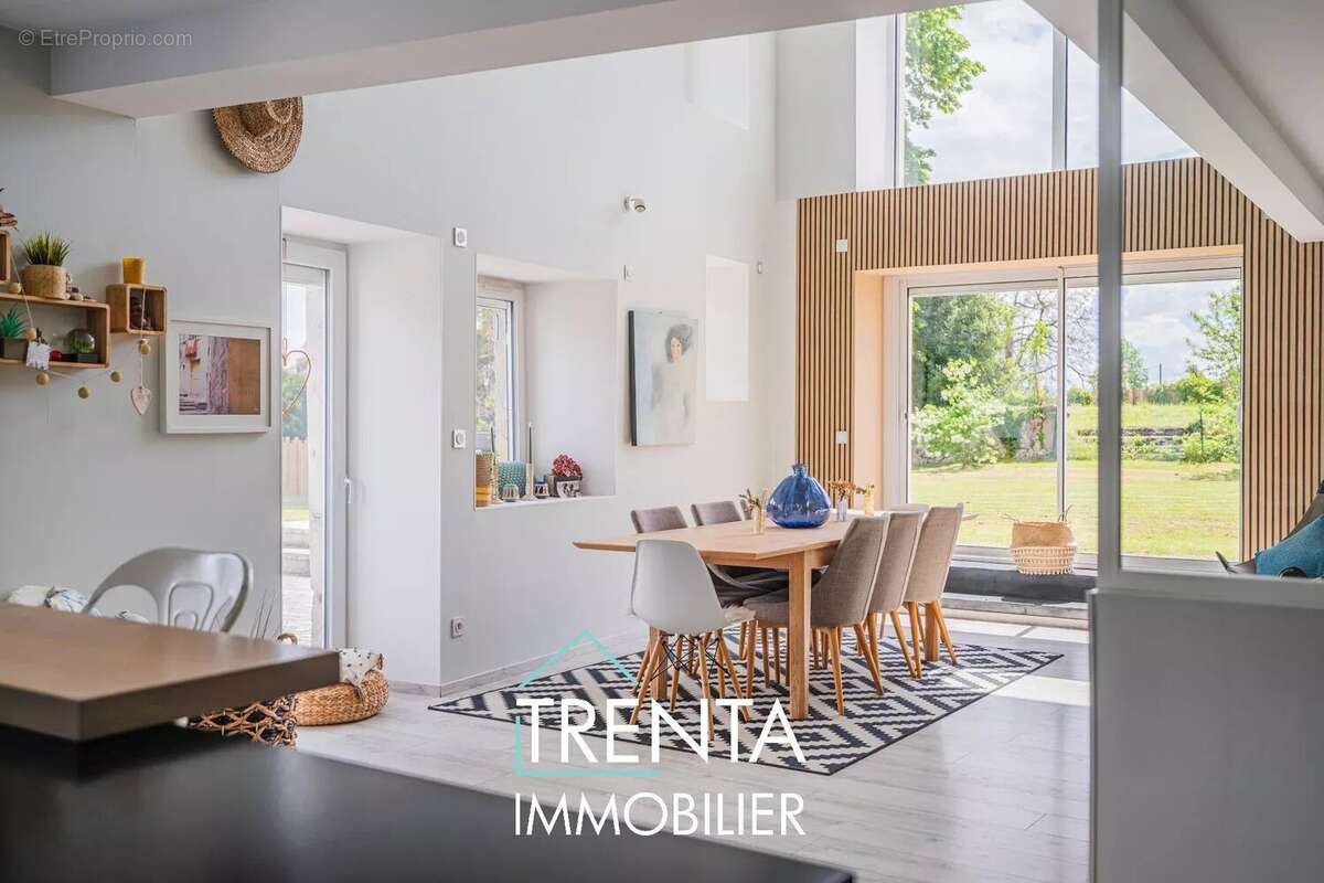 Maison à SAINT-ETIENNE-DE-CROSSEY