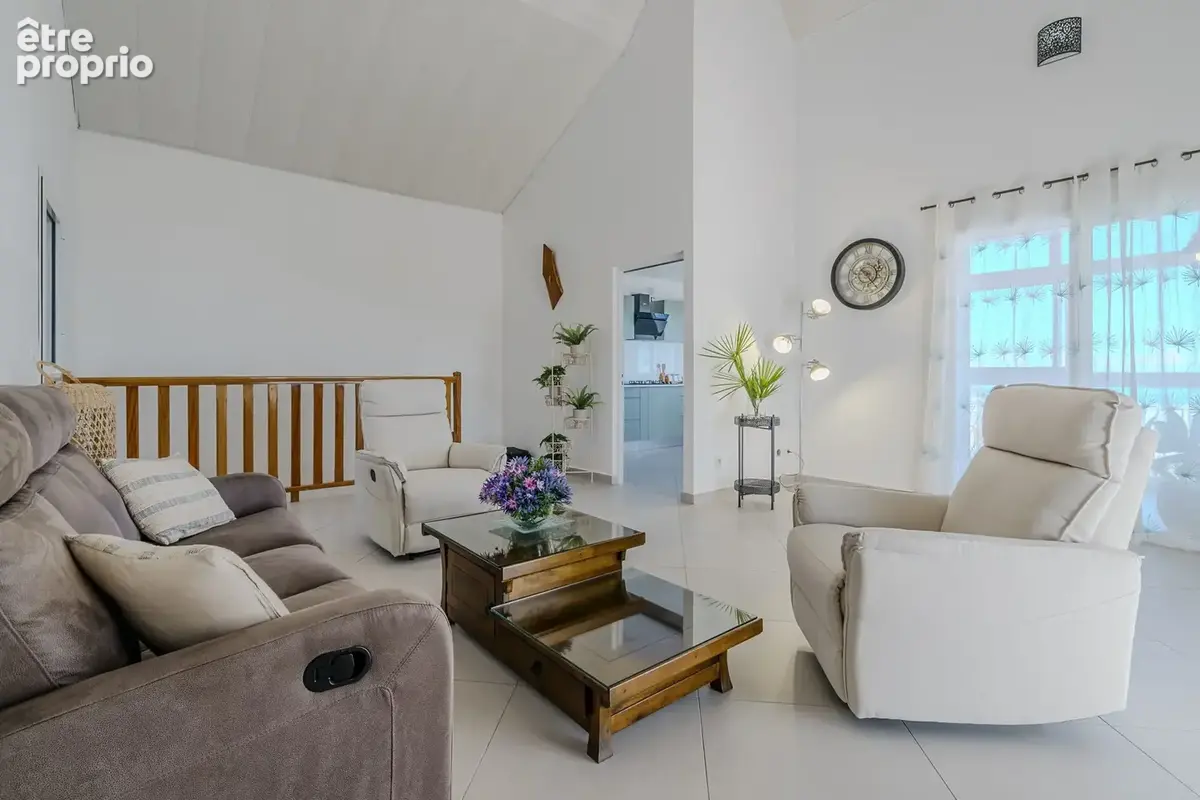 Maison 200 m² à Saint-Paul  - photo 4