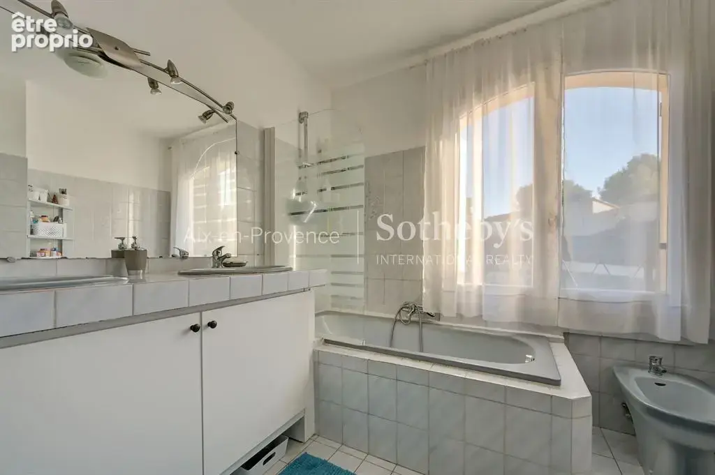 Bastide avec 2 dépendances - photo 15