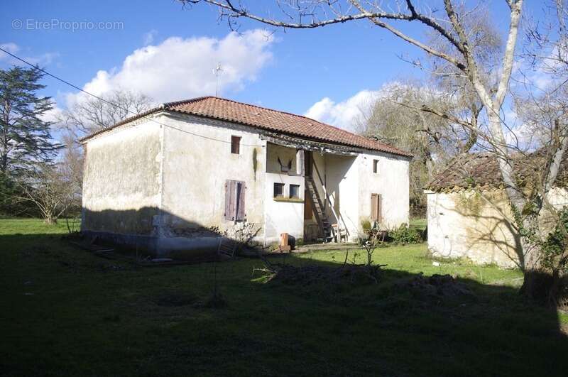 Propriété  6 pièces + dépendances sur 19 HA de terrain à vendre LAGRAULET DU GERS - photo 2