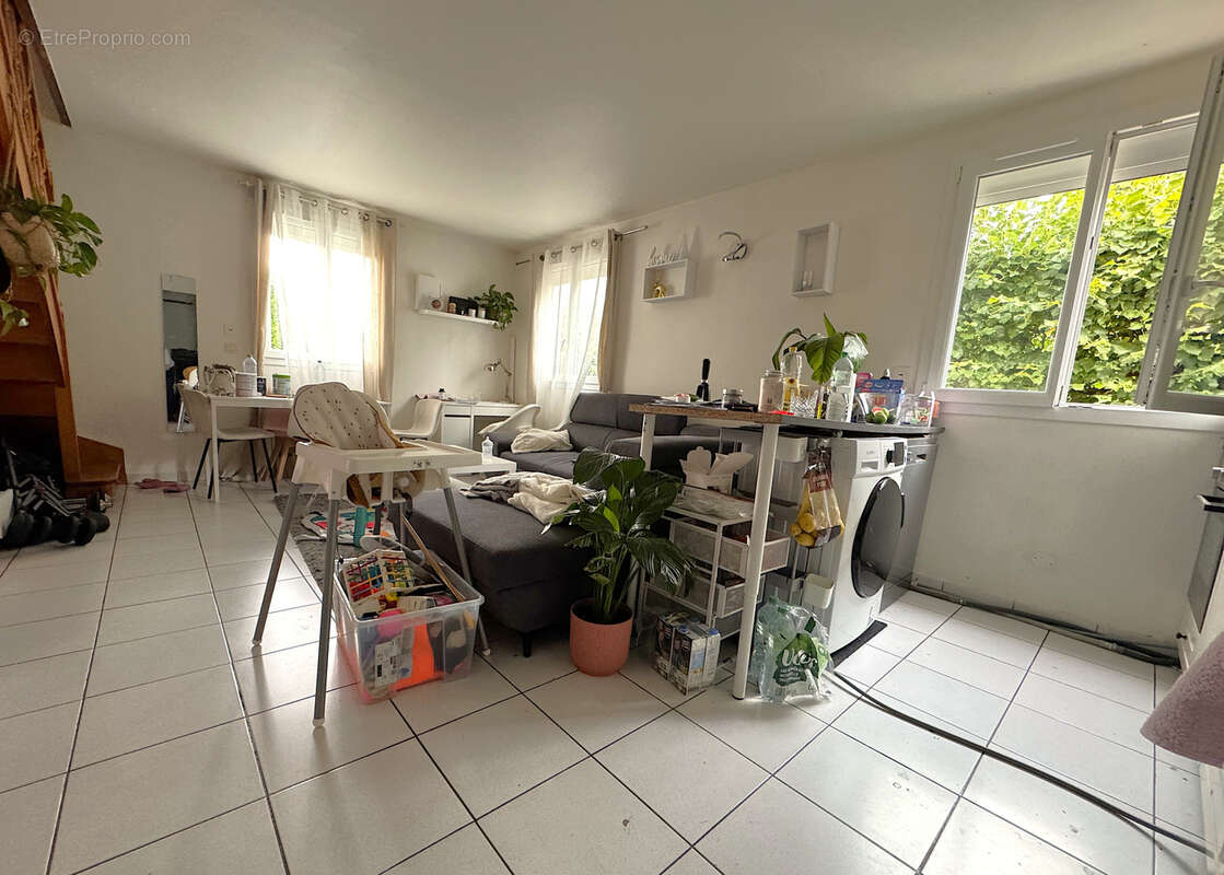 Appartement de 3 pièces en duplex à proximité de la Mairie et de la gare RER B - photo 5