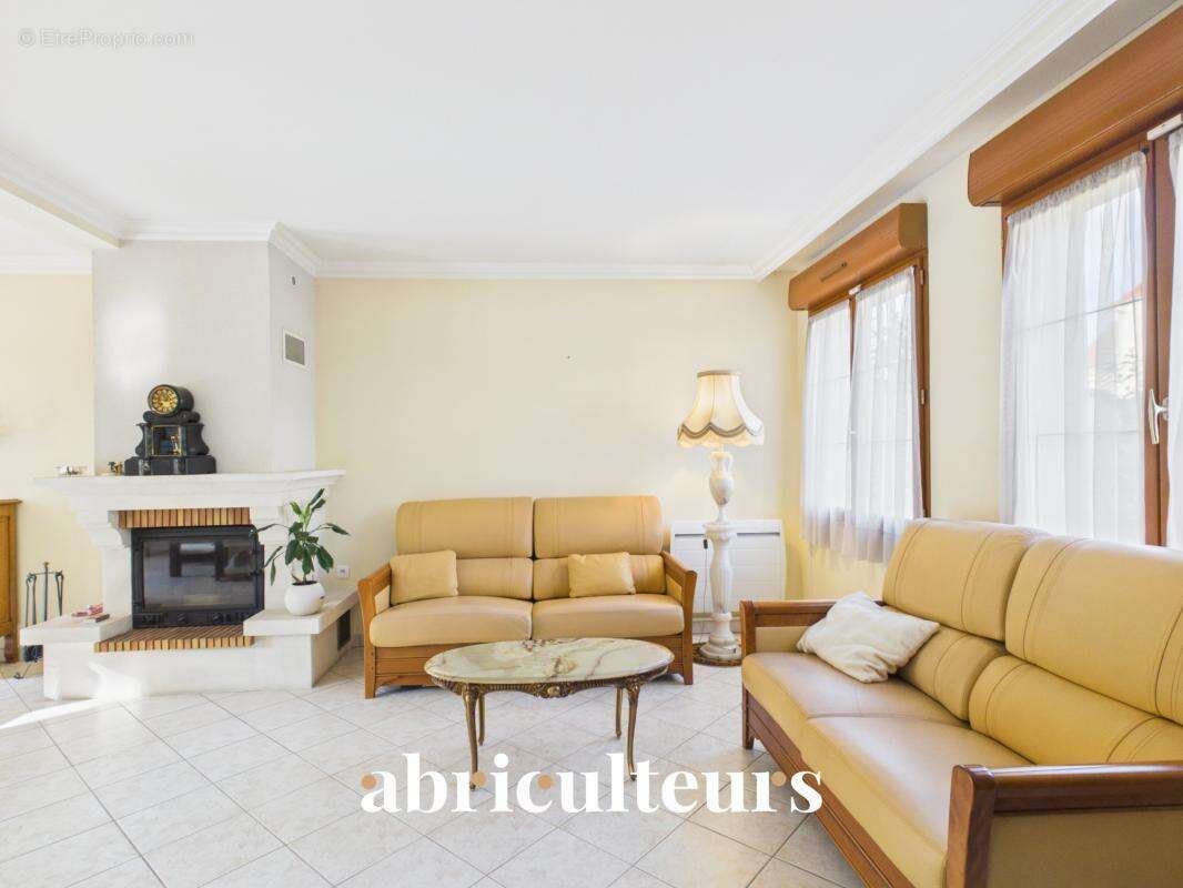 Maison familiale de 107m² avec terrasse et jardin - en vente à Versailles Porchefontaine (78000) - photo 5