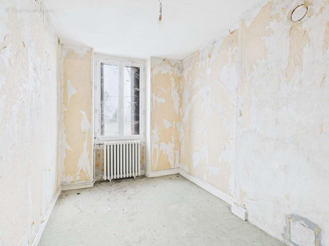 Maison à MAIZIERES-LA-GRANDE-PAROISSE