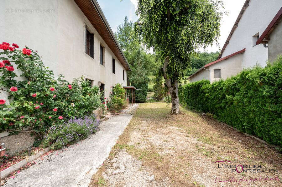 MAISON DE 208 m2 SUR 733 m2- Proche frontière - photo 4