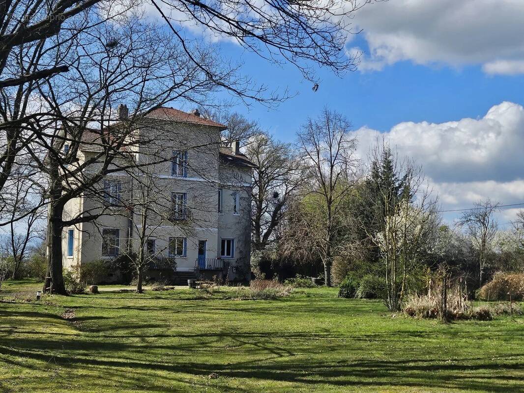 Maison à MONTROND-LES-BAINS