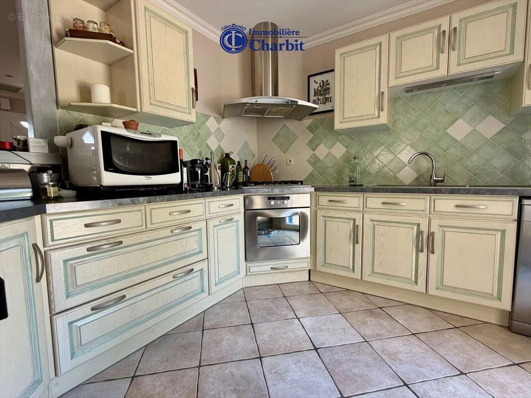 Maison avec piscine et double garage - photo 11