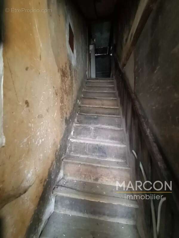 Maison à LAVAVEIX-LES-MINES