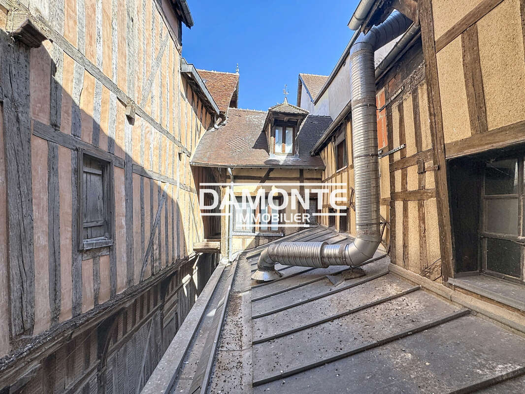 APPARTEMENT T3 - 54.88m2 - Coeur deTroyes - photo 3