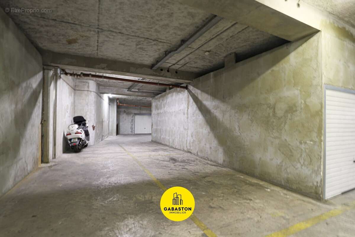 Parking à MARSEILLE-8E