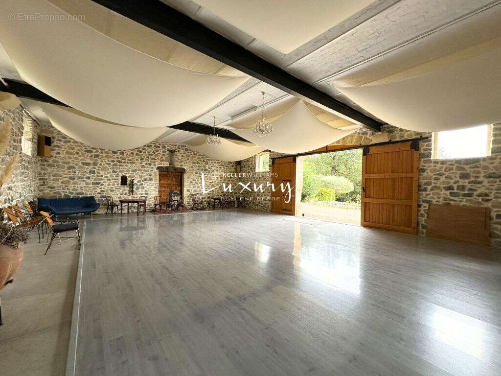 Maison à MOULEZAN