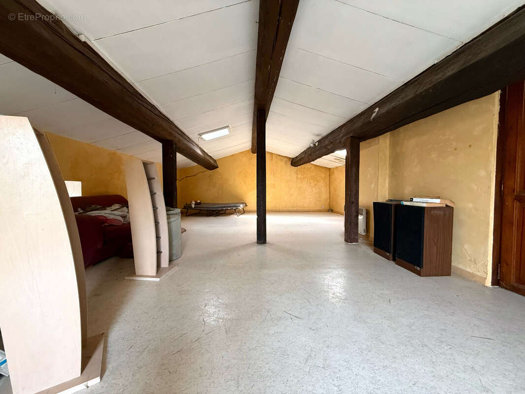En EXCLUSIVITE Maison de 117m2, 3ch, Jardin de 1610m2 avec forage, carport et stockage. - photo 15