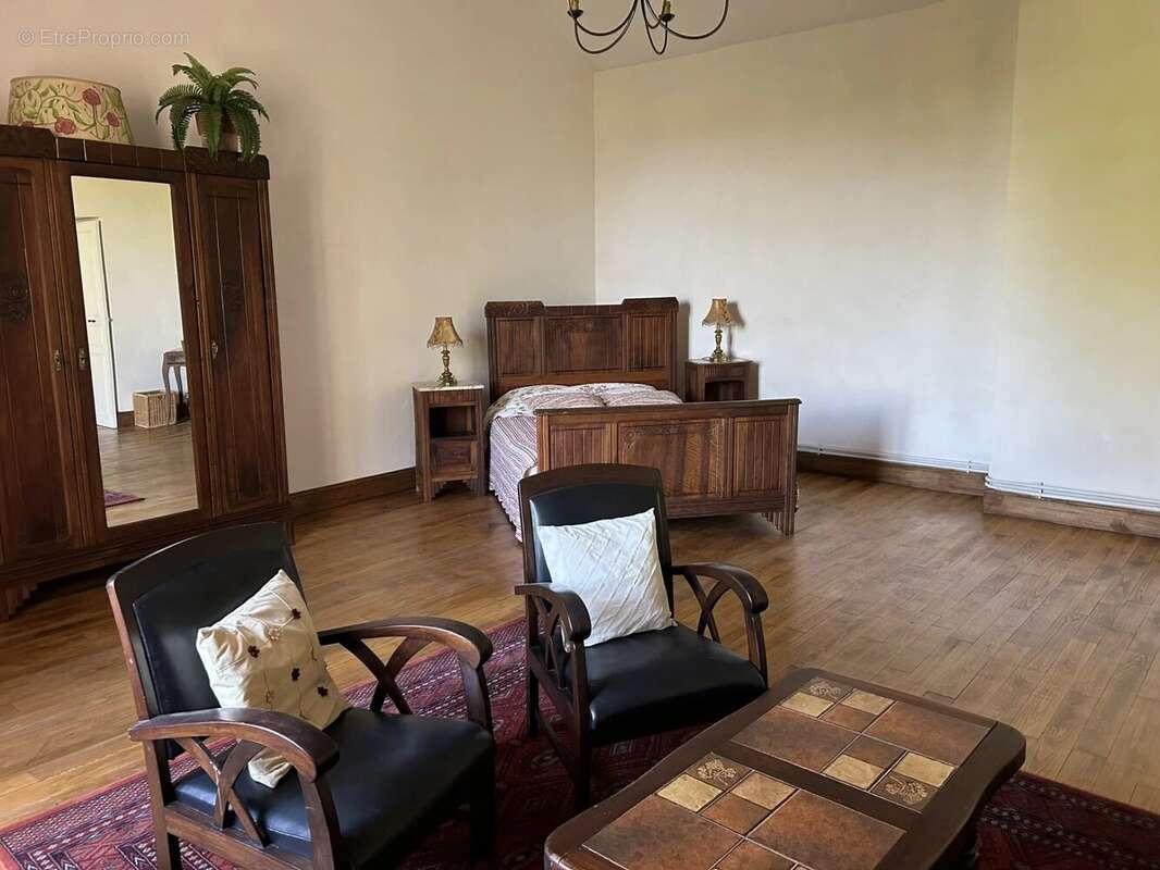 Maison à VILLEBOIS-LAVALETTE