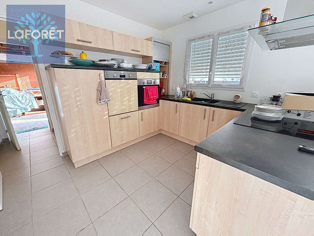 Maison à CHATEAUNEUF-DU-FAOU