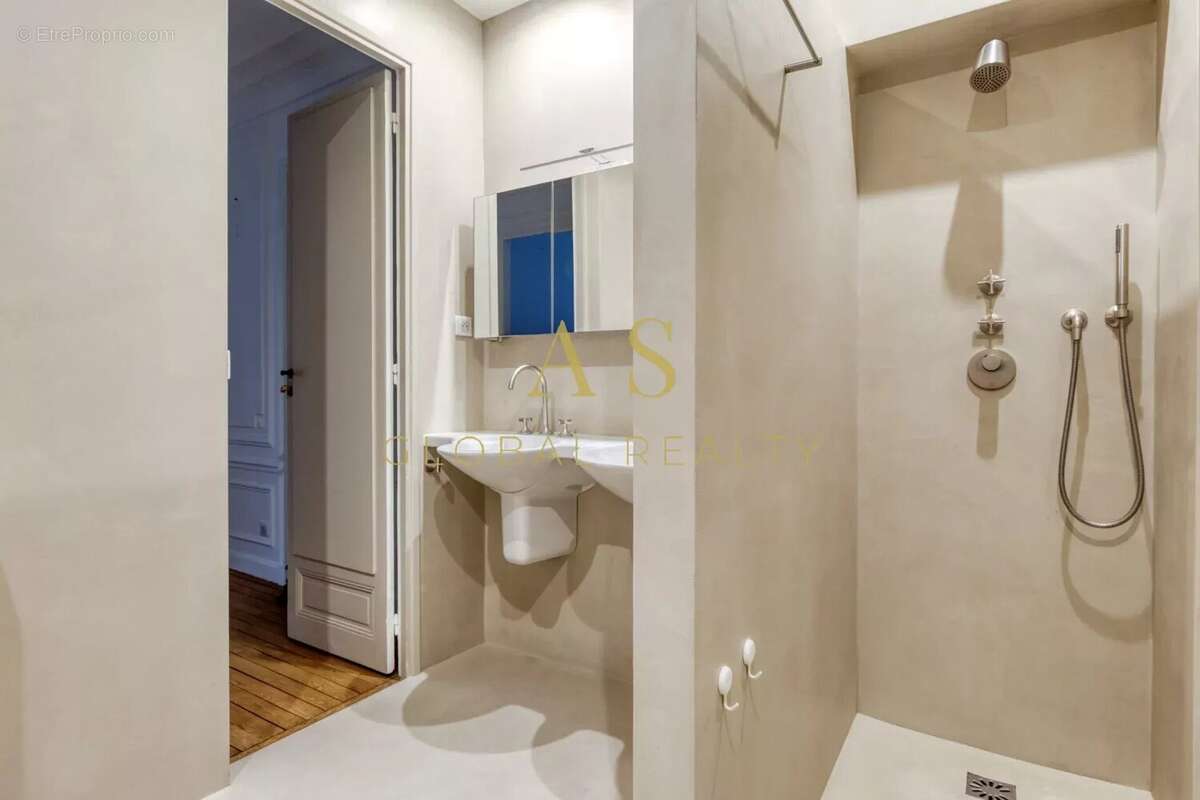 Appartement à PARIS-7E