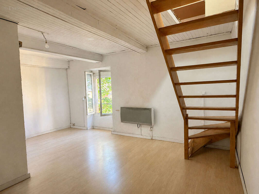 VERTAIZON / Au coeur du village - Maison de bourg avec vue dégagée ! - photo 3