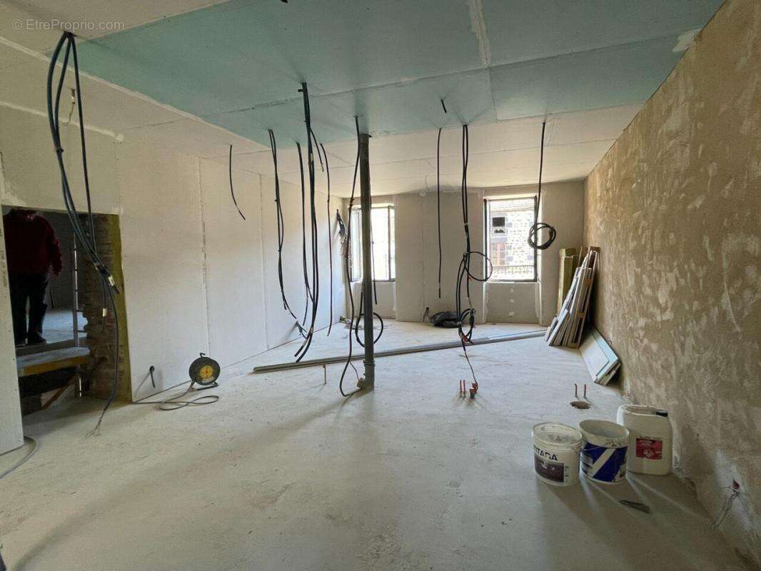 titre - Appartement à PONTAUMUR