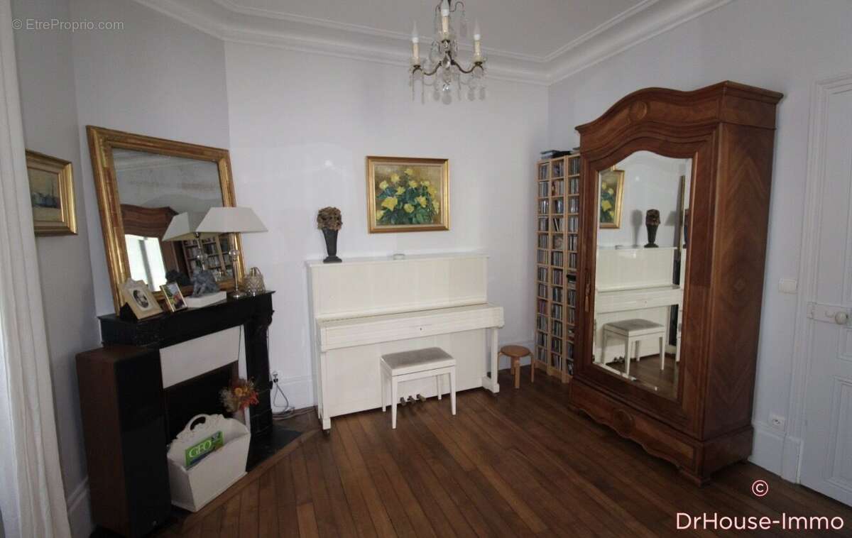 Maison à SAINT-PIERRE-LES-NEMOURS