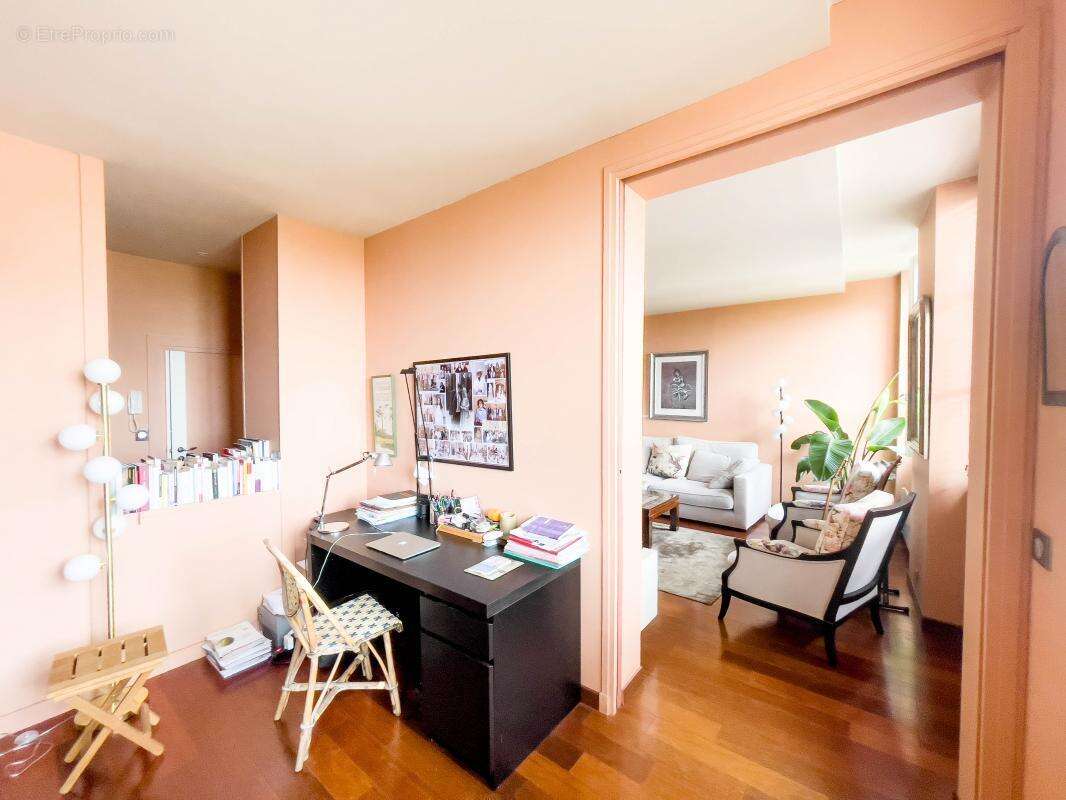 Appartement à PARIS-1E