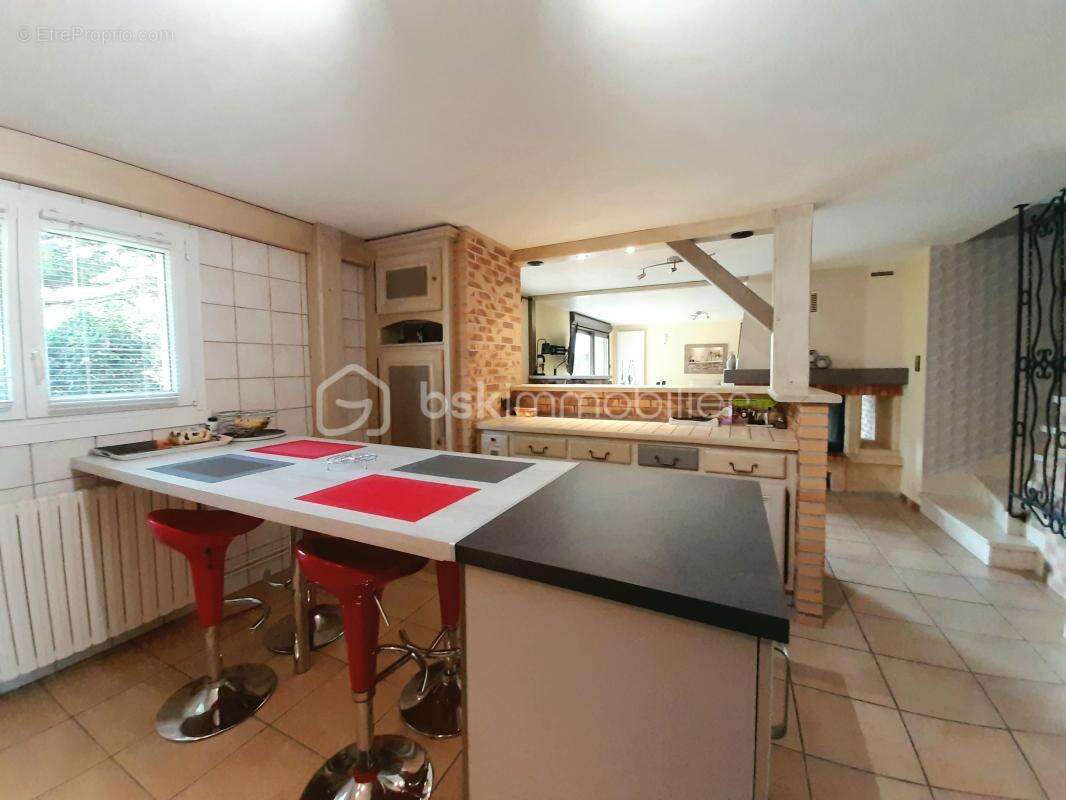 Maison à CHAILLAC-SUR-VIENNE