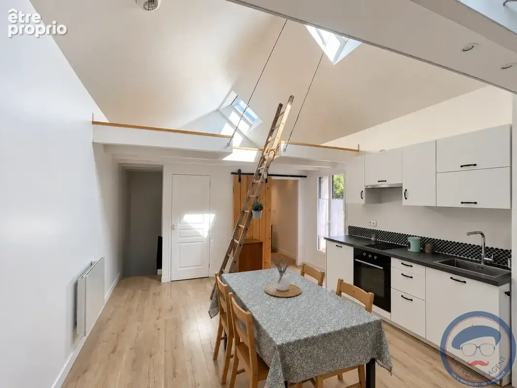 Tours   Prébendes  Maison de ville atypique avec garage, beaux volumes et mezzanine - photo 5