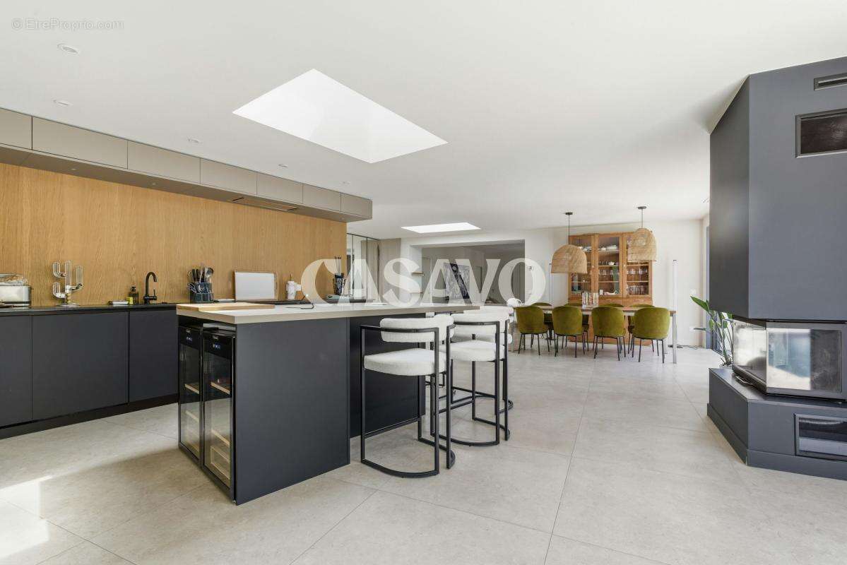 Vente Maison 5 pièces de 180m² - 13760 Saint-Cannat - photo 6
