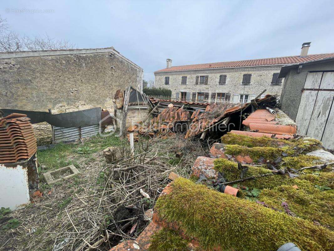  maison en pierre avec dépendance  –  potentiel – 109 000 € négociable - photo 8