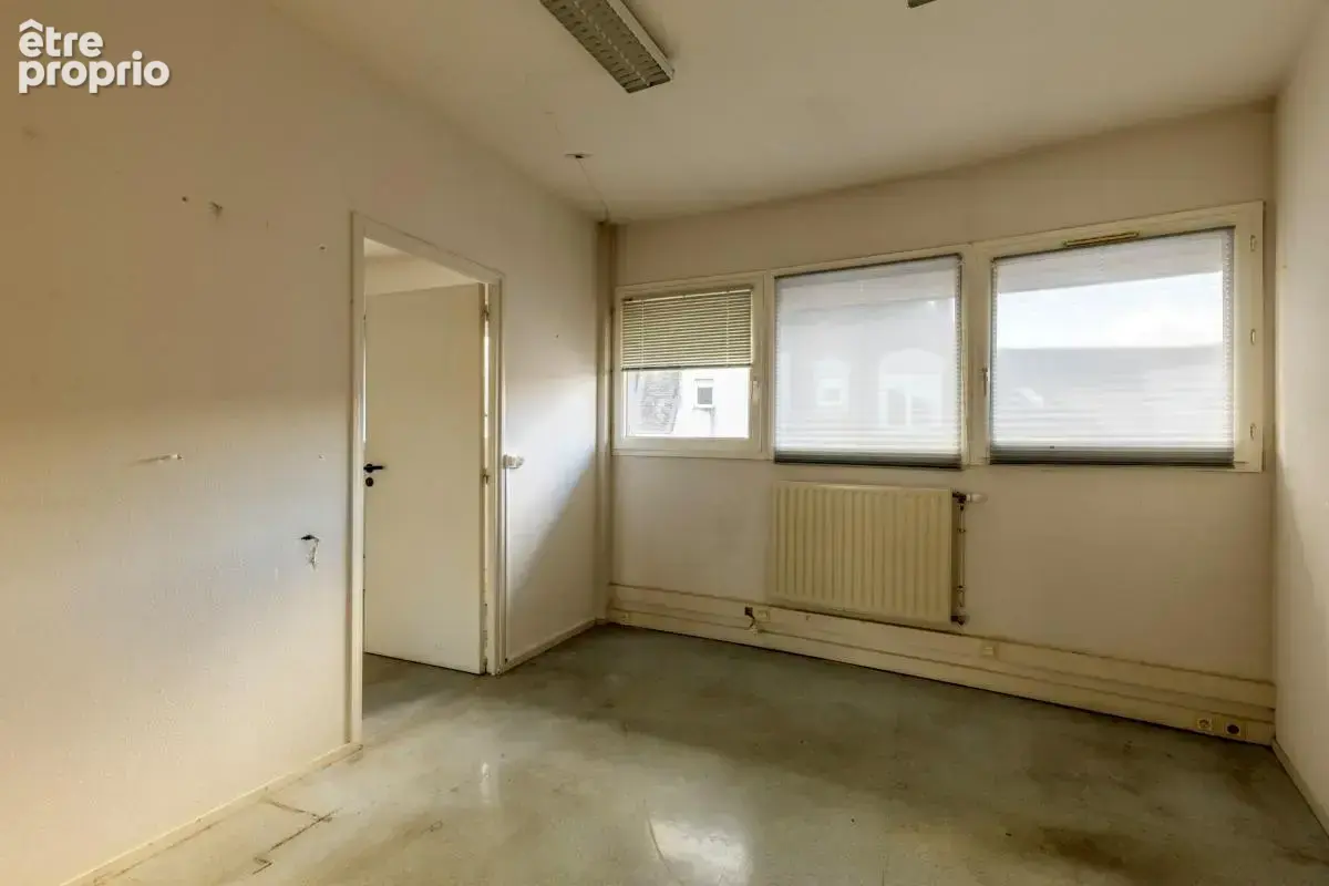 Immeuble et parkings - 2 395 m² - Nevers (58) - photo 7