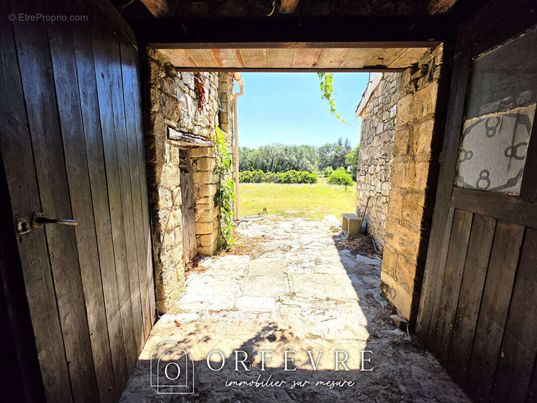 Maison Carnas avec garages sur 2700m² de terrain - photo 11
