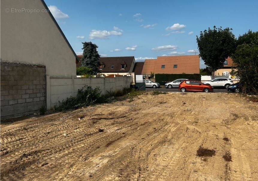 Terrain à ORMESSON-SUR-MARNE