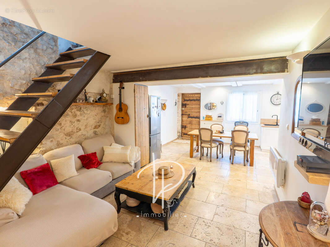 Maison à LA FARE-LES-OLIVIERS