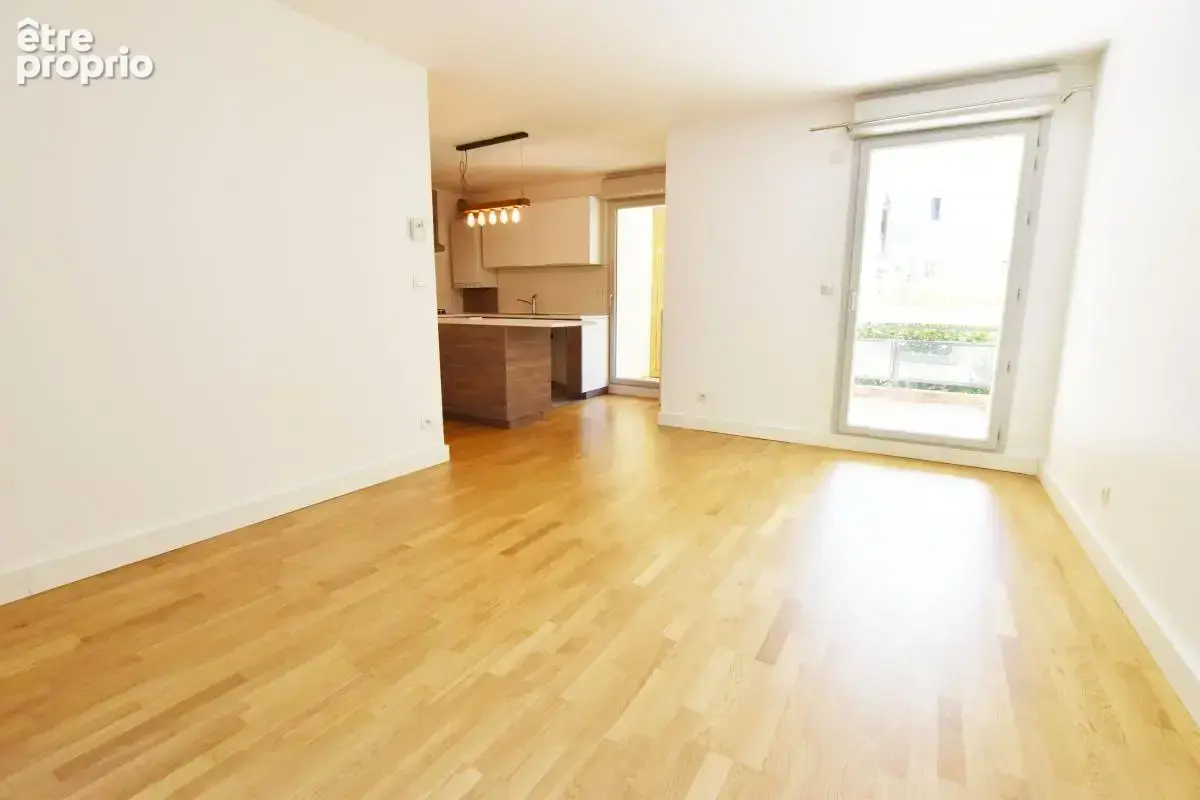 Appartement T2 À Vendre avec garage fermé / résidence sécurisée / parc arboré avec piscine - photo 5