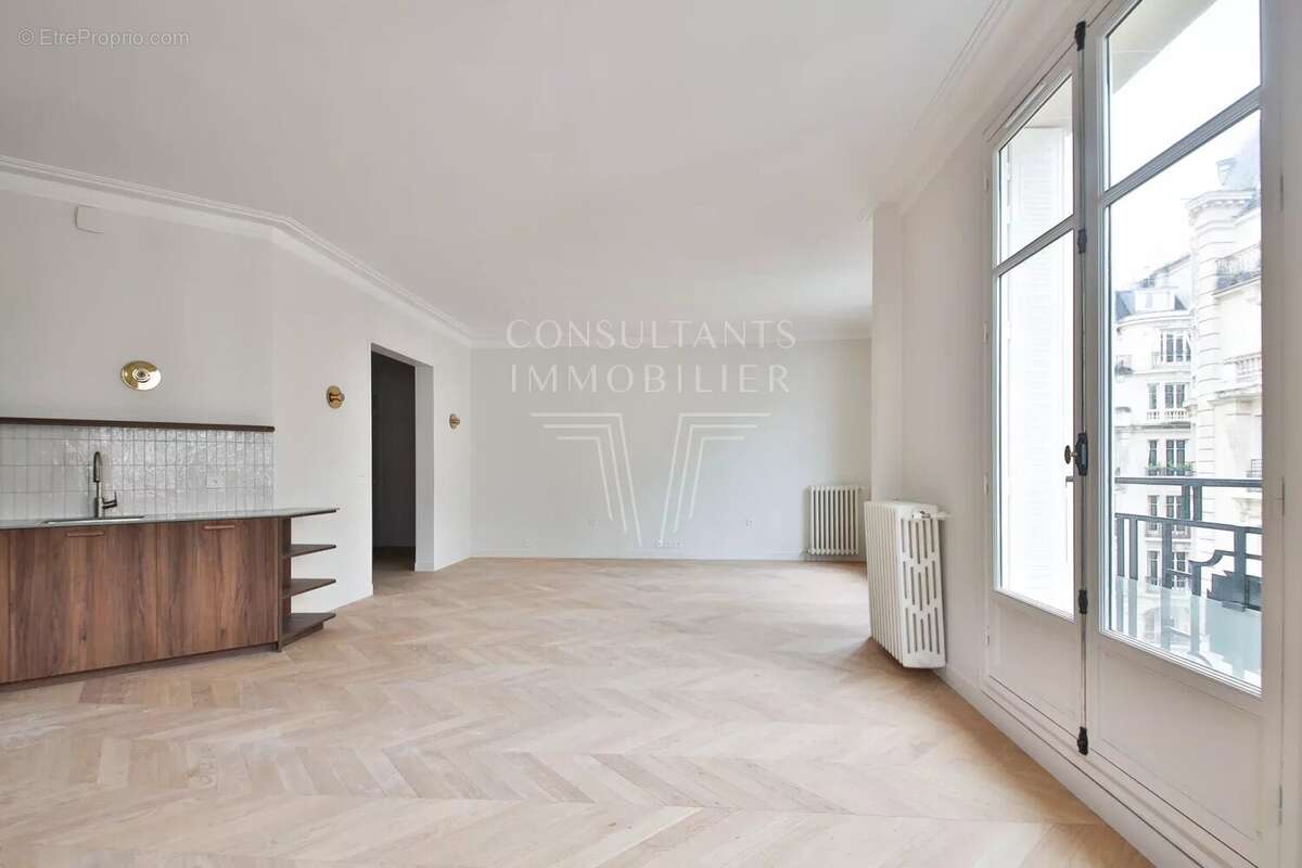 Appartement à PARIS-16E