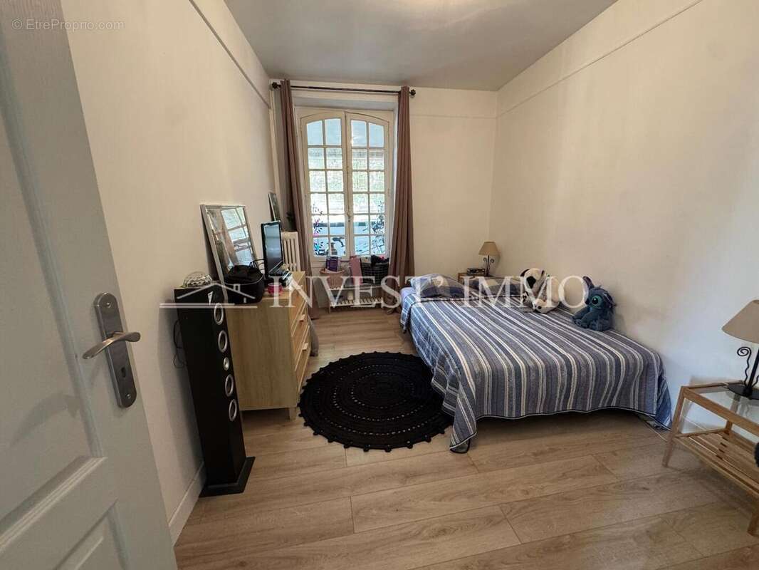 Maison ancienne en pierre de 200 m2 – Volumes généreux et rénovation soignée - photo 5