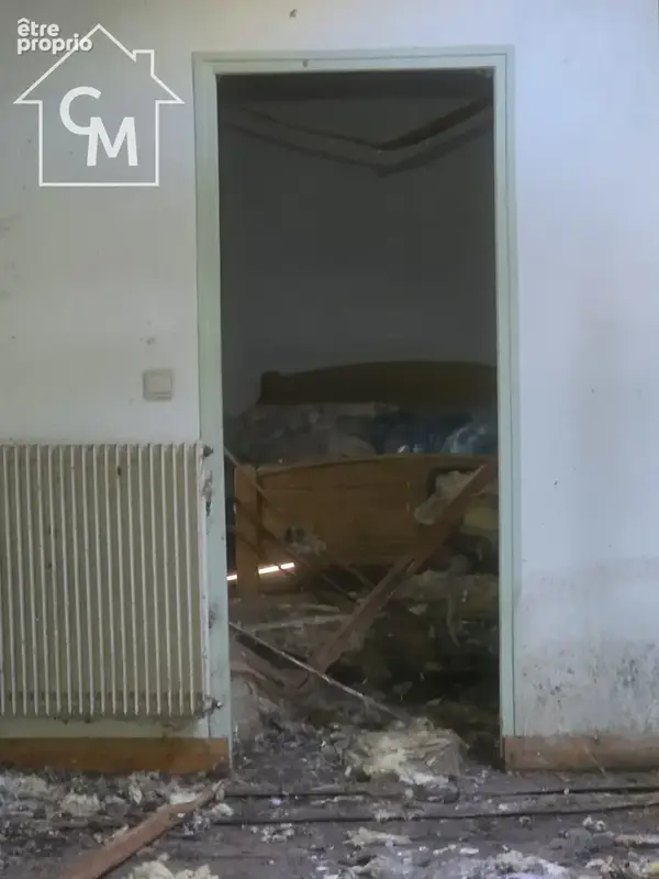 Maison à rénover entièrement avec dépendances et terrain - photo 24