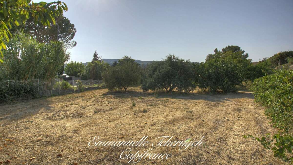 Terrain à bâtir à vendre Istres 1 049 m²  Secteur recherché de l'Étang de l'Olivier - photo 3