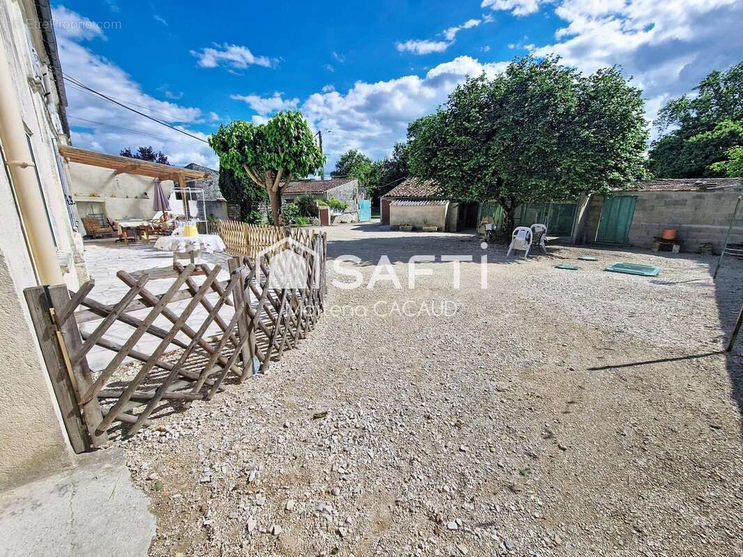 Maison 129 m² à Sainte-Severe  - photo 3